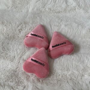 Huda Beauty Pink Powder Puffs